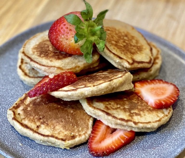 banana oat pancakes