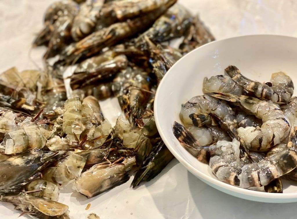 preparing the prawns