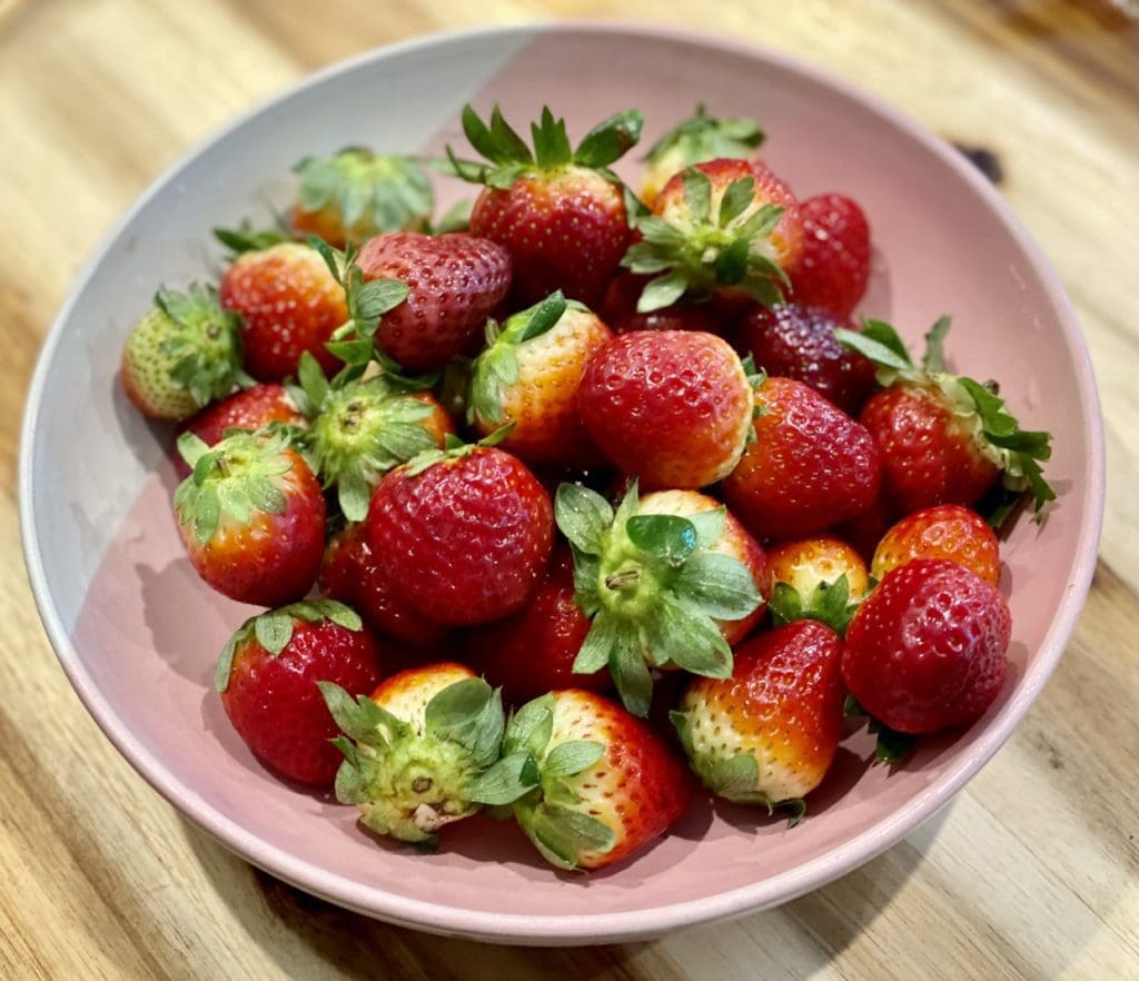 slicing strawberries