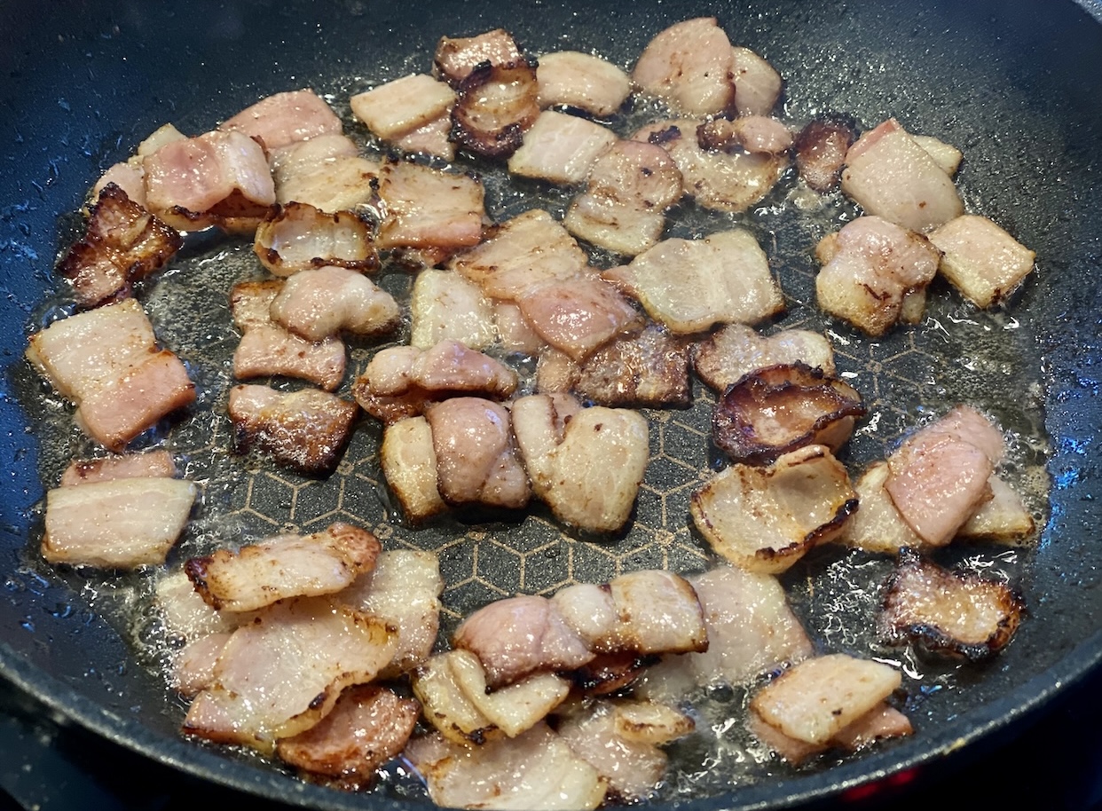 cooking bacon 