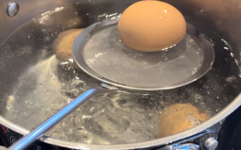 boiling eggs 