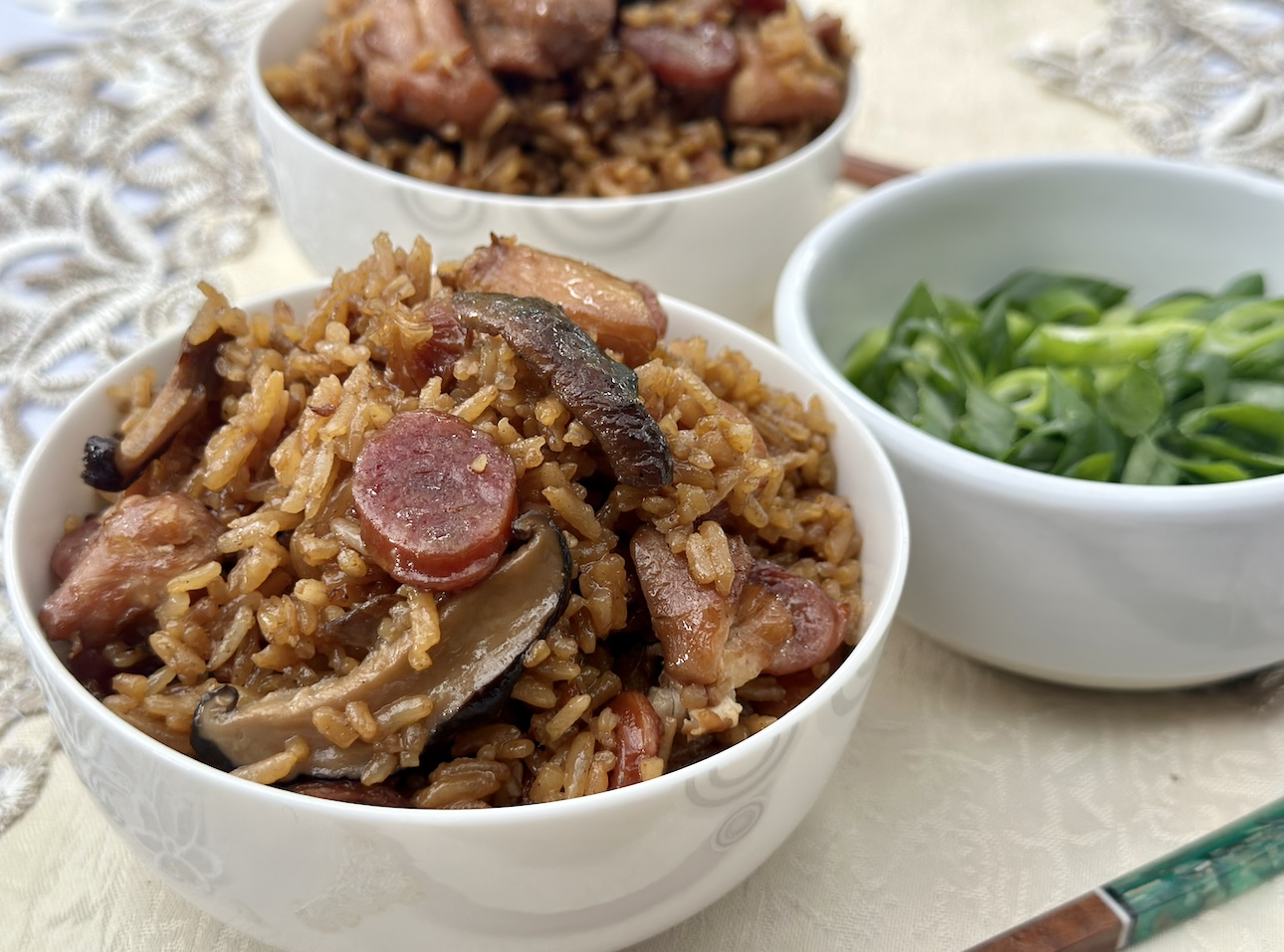 Claypot Chicken Rice (easy rice cooker method) - 3CatsFoodie