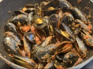 Mussels in Spicy Tomato Sauce
