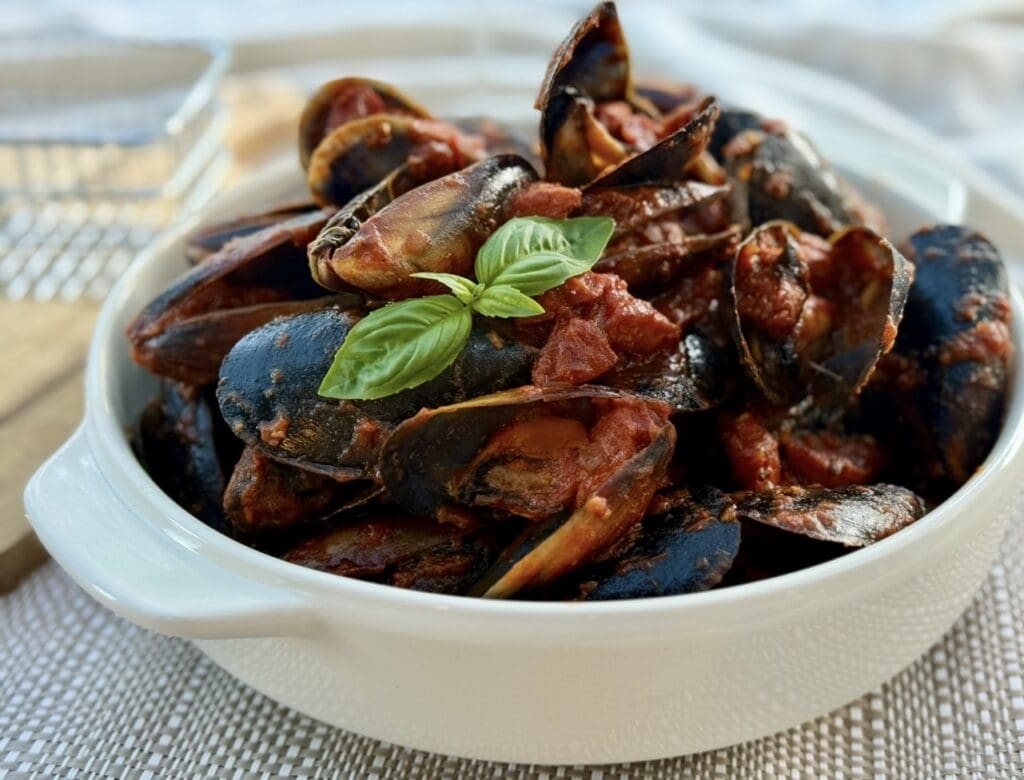 Mussels in Spicy Tomato Sauce
