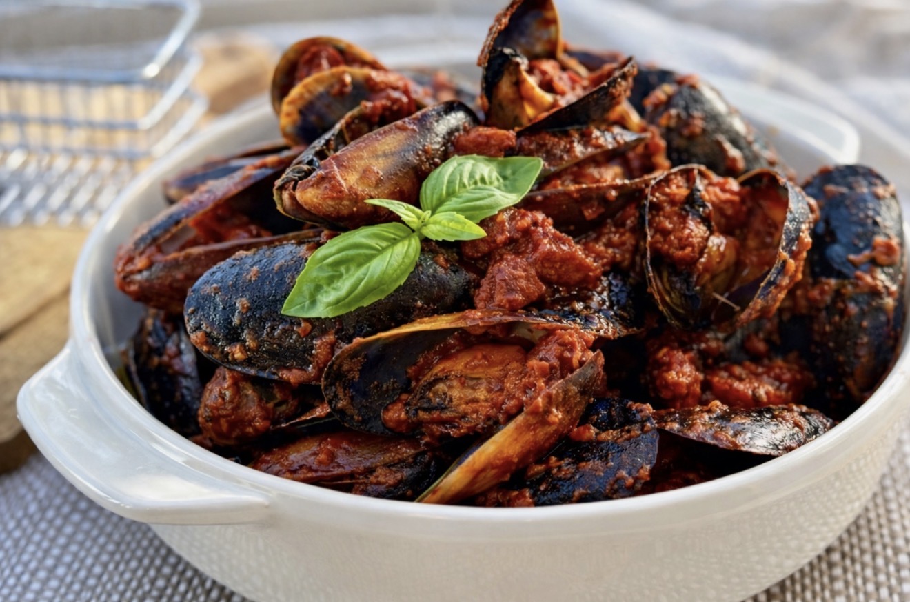 Mussels in Spicy Tomato Sauce with Chorizo