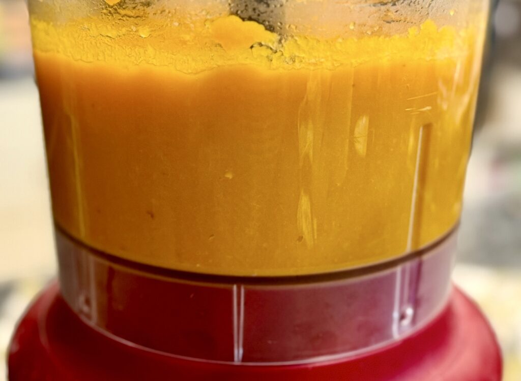 How to make homemade pumpkin purée – freshly blended roasted pumpkin in a food processor